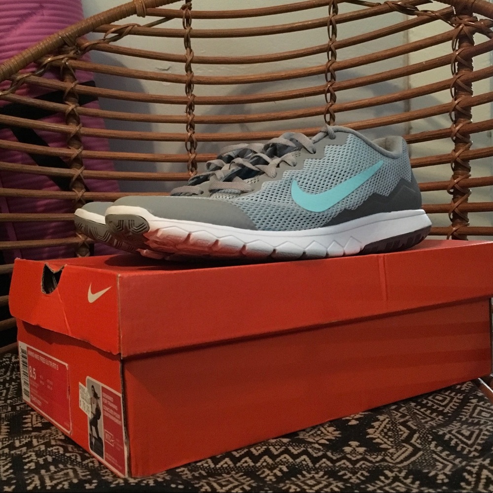 Nike Flex Experience RN 4.0- Women’s Size 9